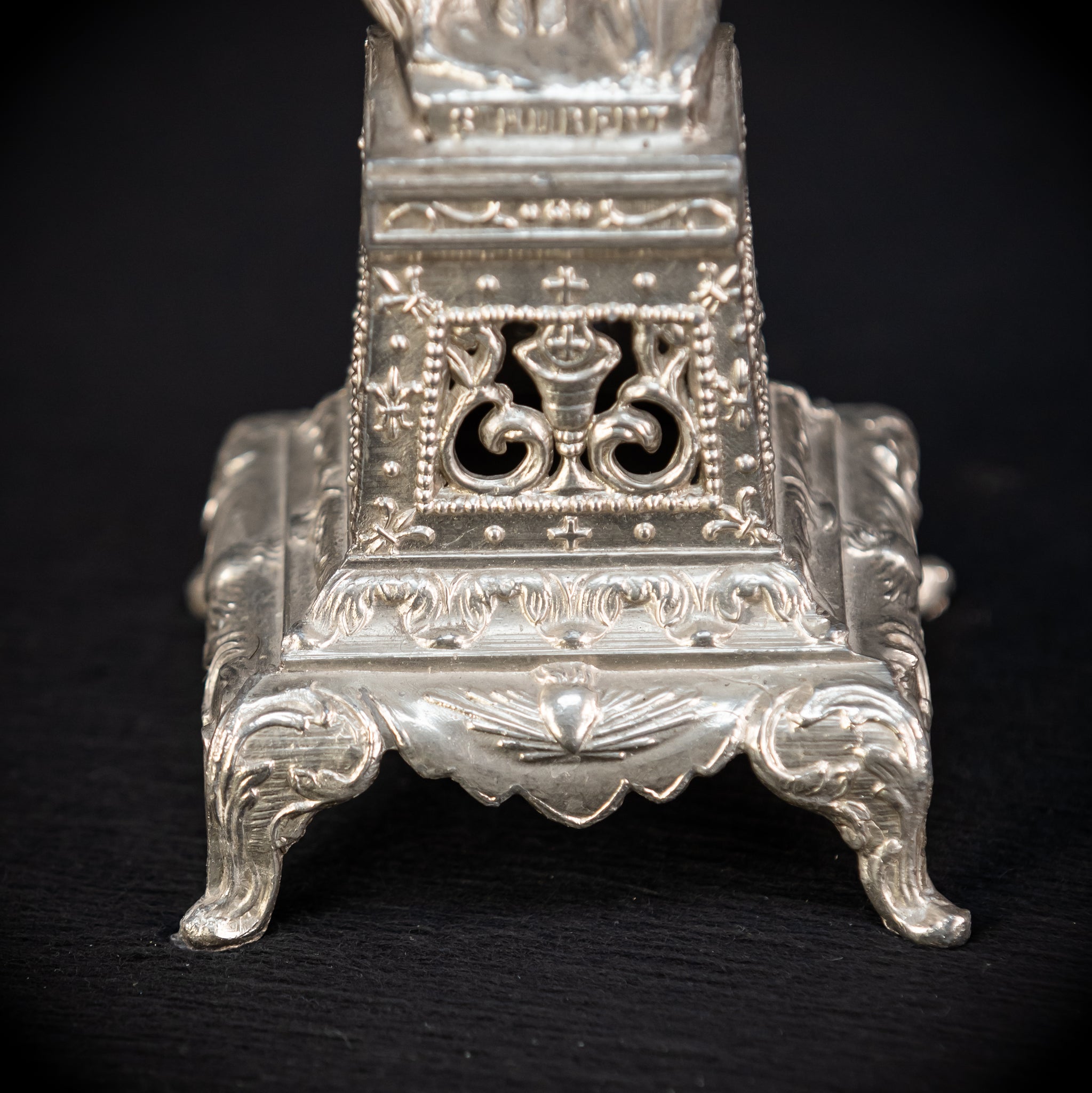 St Hubert Silvered Metal | Early 1900s Antique | 8.1” / 20.5 cm