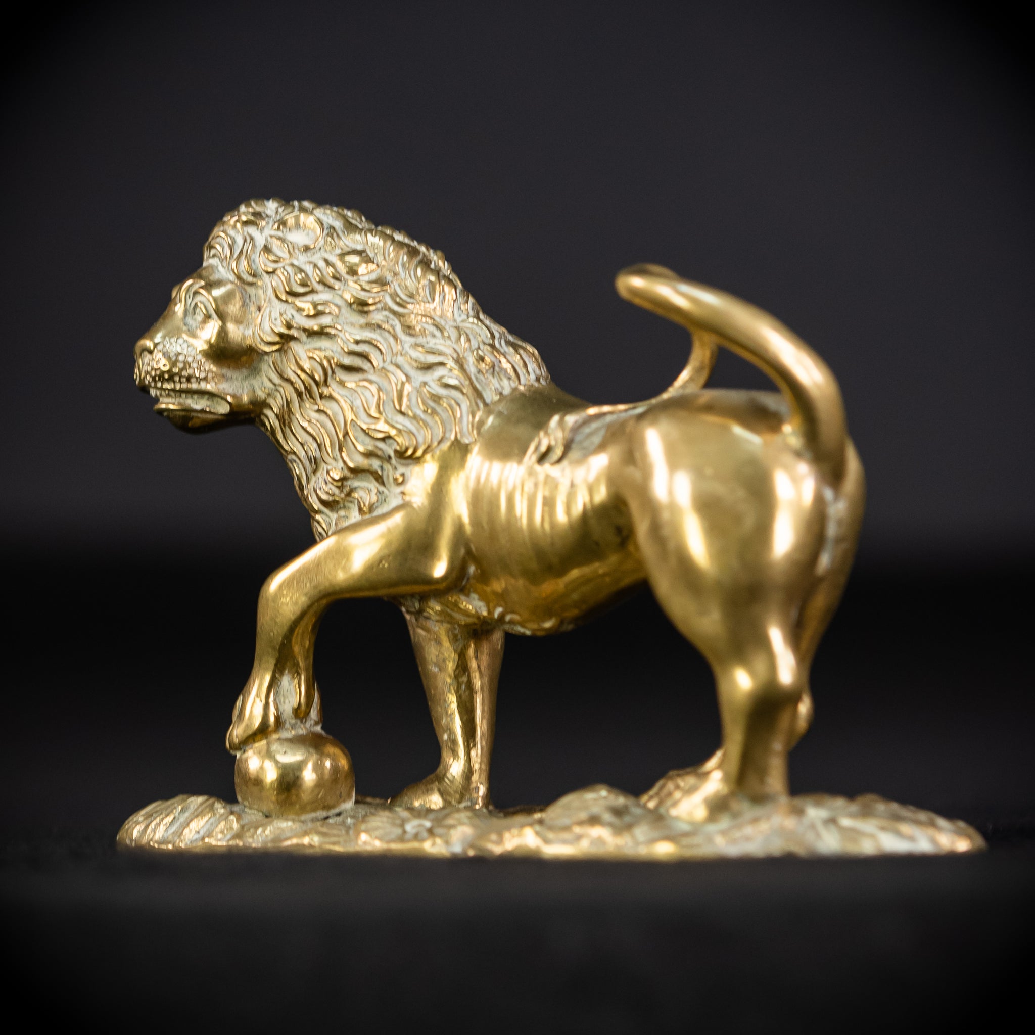 Bronze Lion Statue | Antique 1700s | 4.7"/ 12 cm
