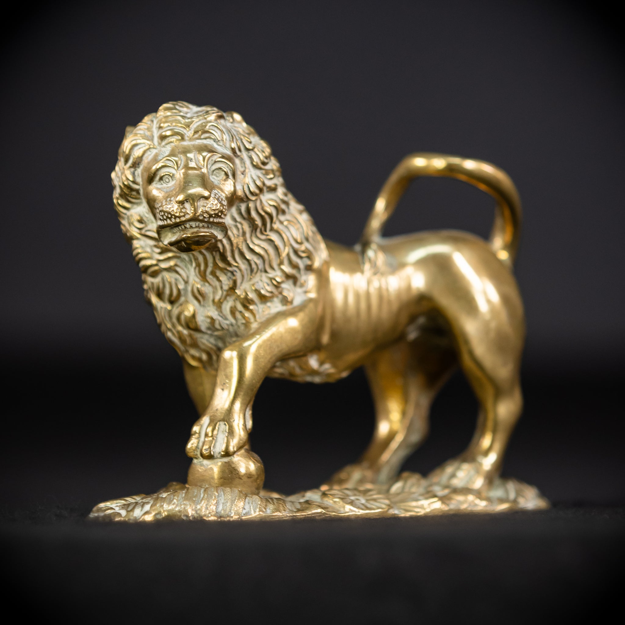 Bronze Lion Statue | Antique 1700s | 4.7"/ 12 cm