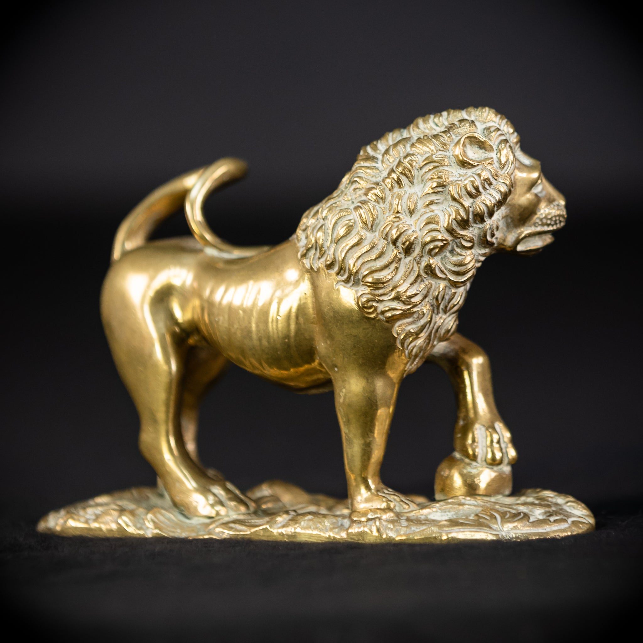 Bronze Lion Statue | Antique 1700s | 4.7"/ 12 cm