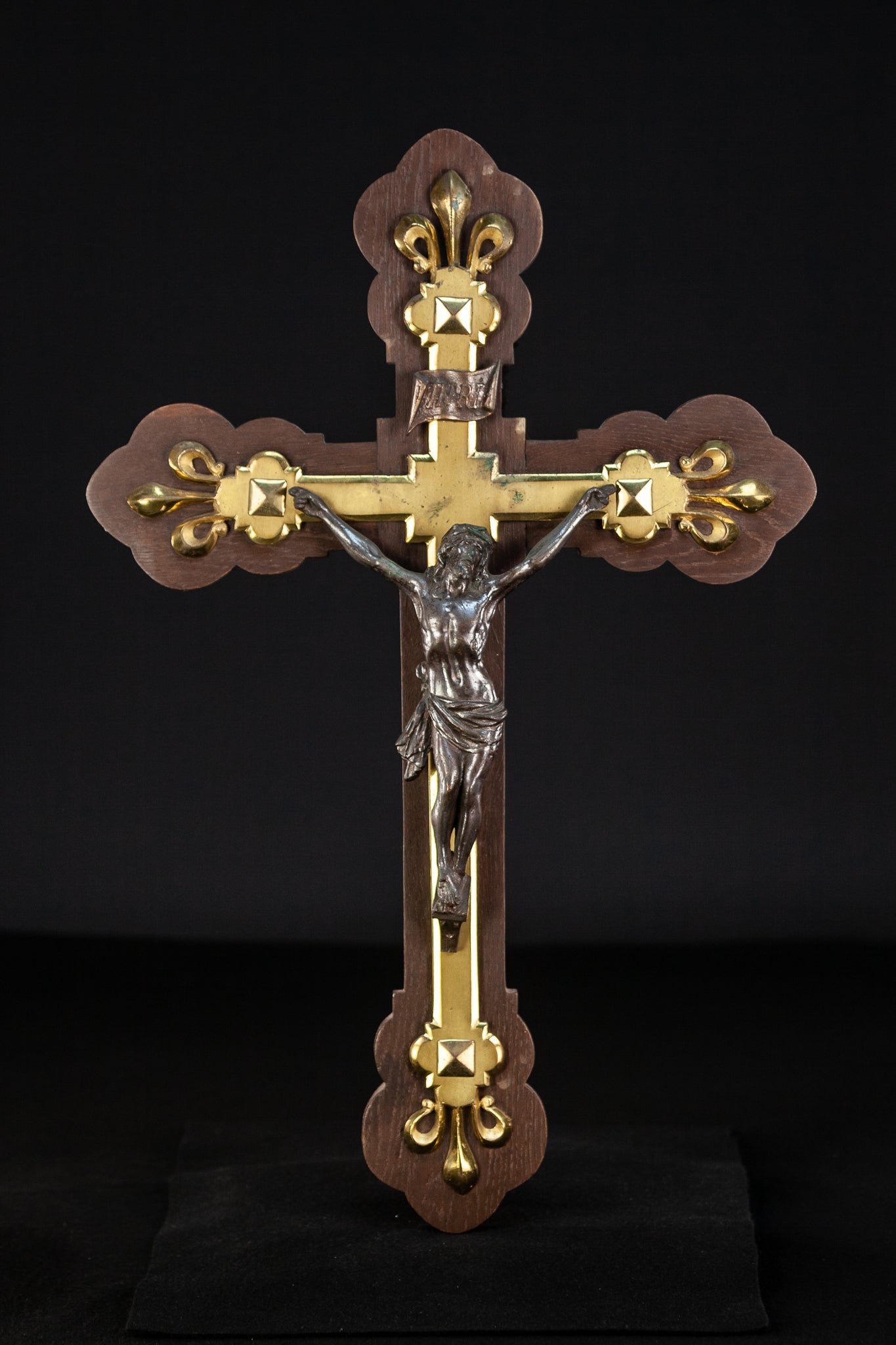 Crucifix Wall | Crucifixion Fleur De Lis 22"