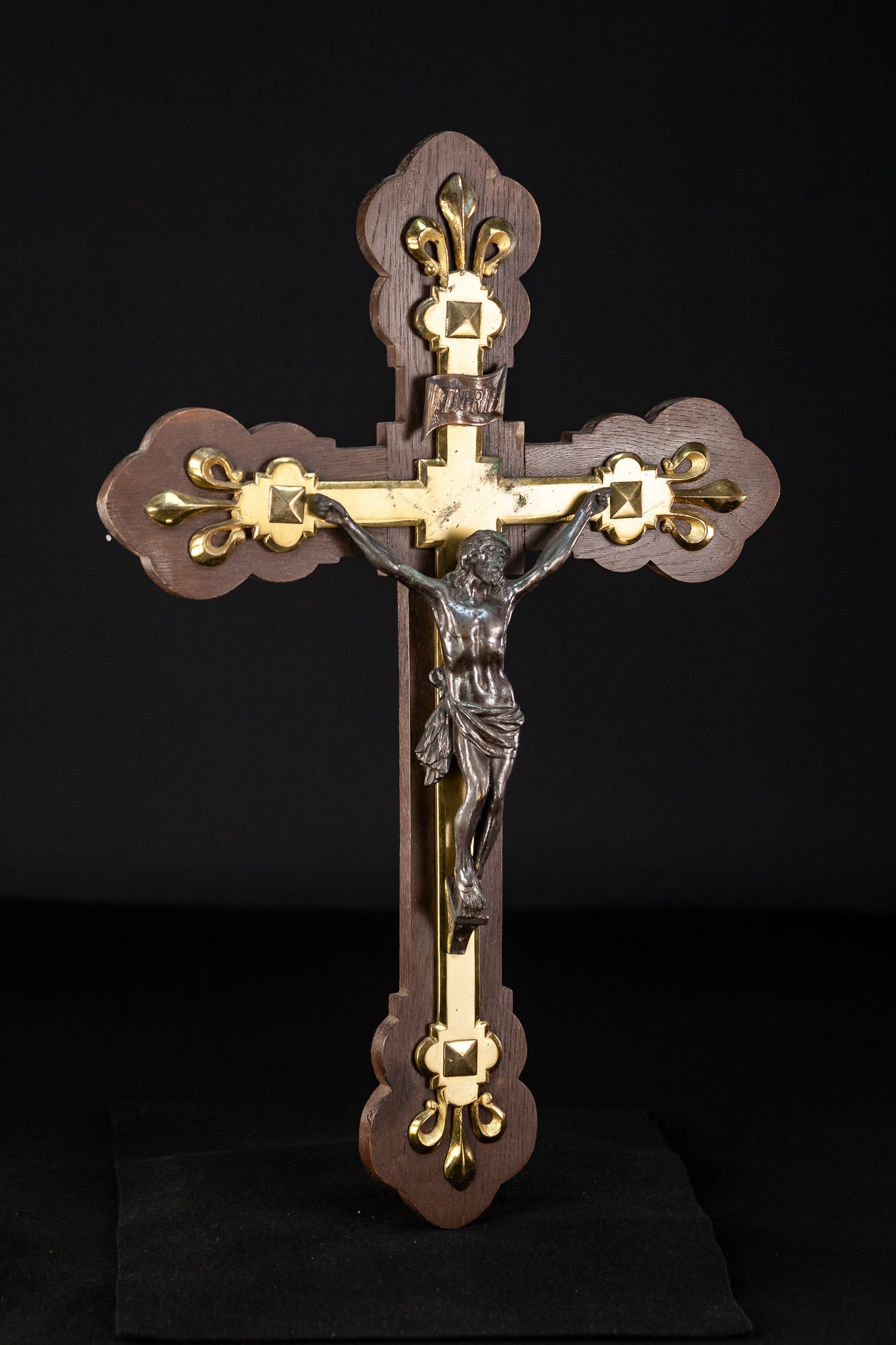 Crucifix Wall | Crucifixion Fleur De Lis 22"