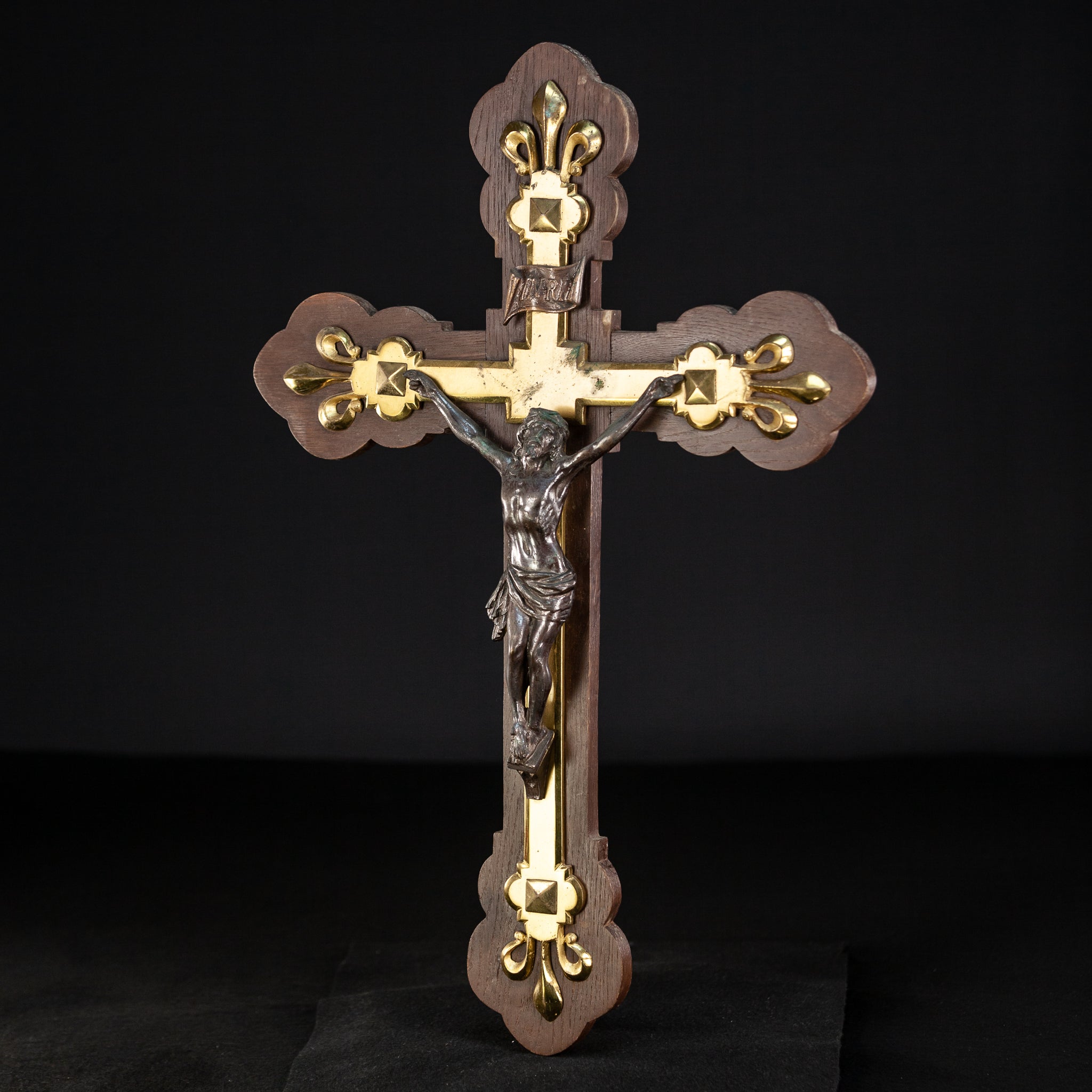 Crucifix Wall | Crucifixion Fleur De Lis 22"