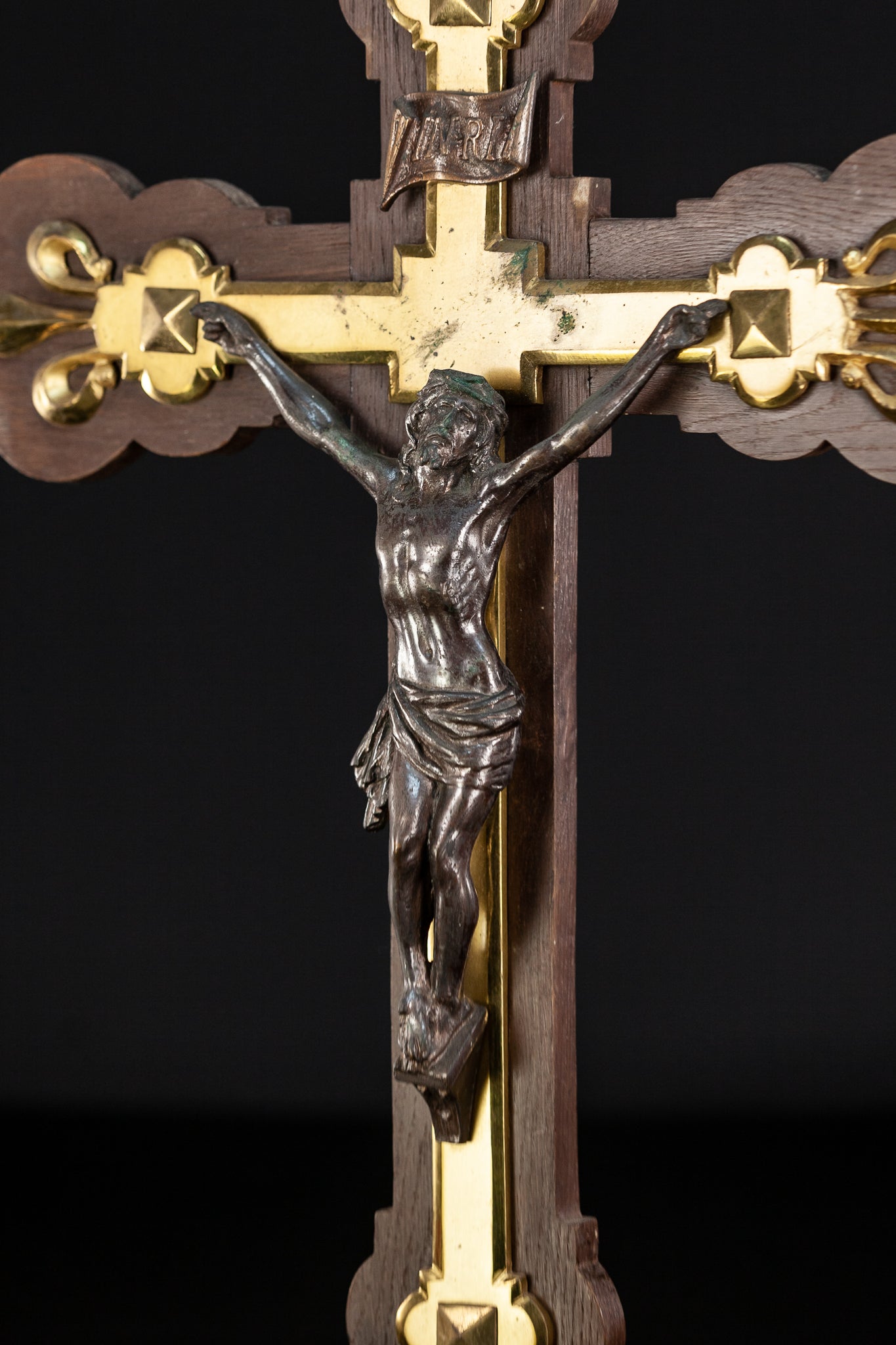 Crucifix Wall | Crucifixion Fleur De Lis 22"